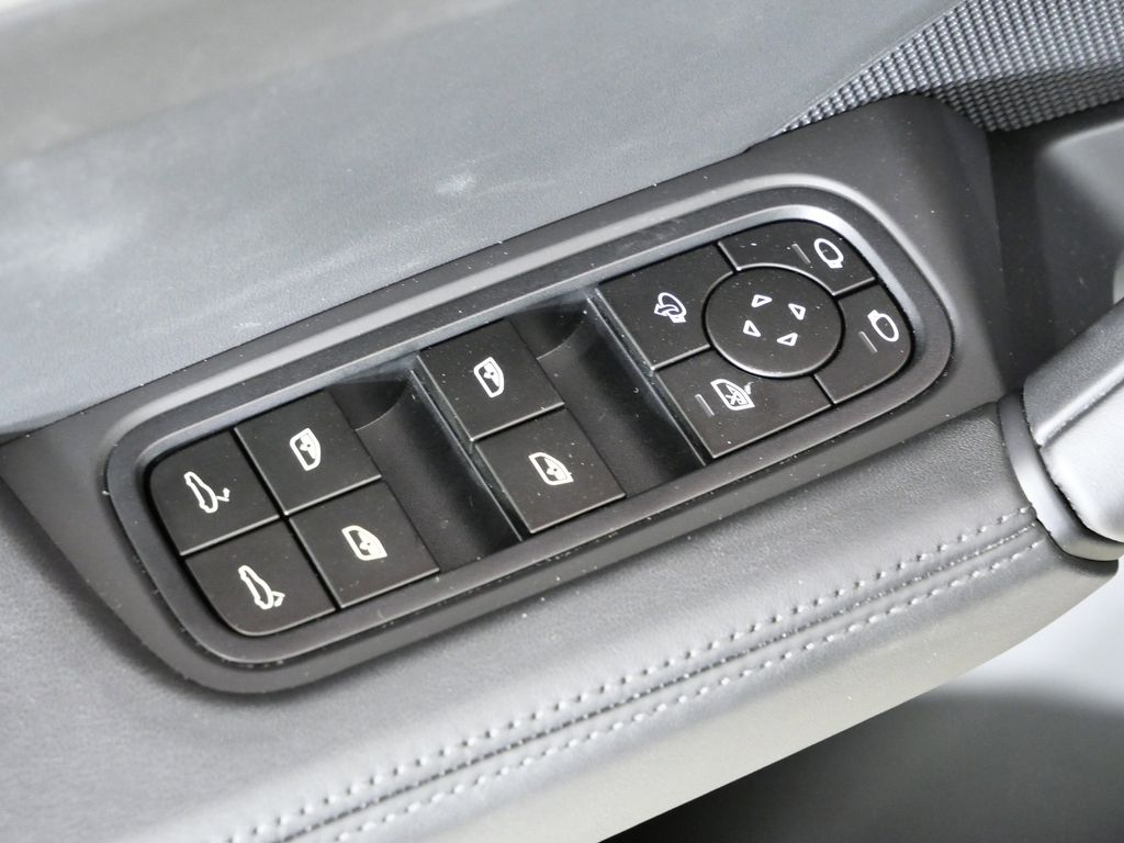 Thumbnail: 2024 Porsche Cayenne - 36