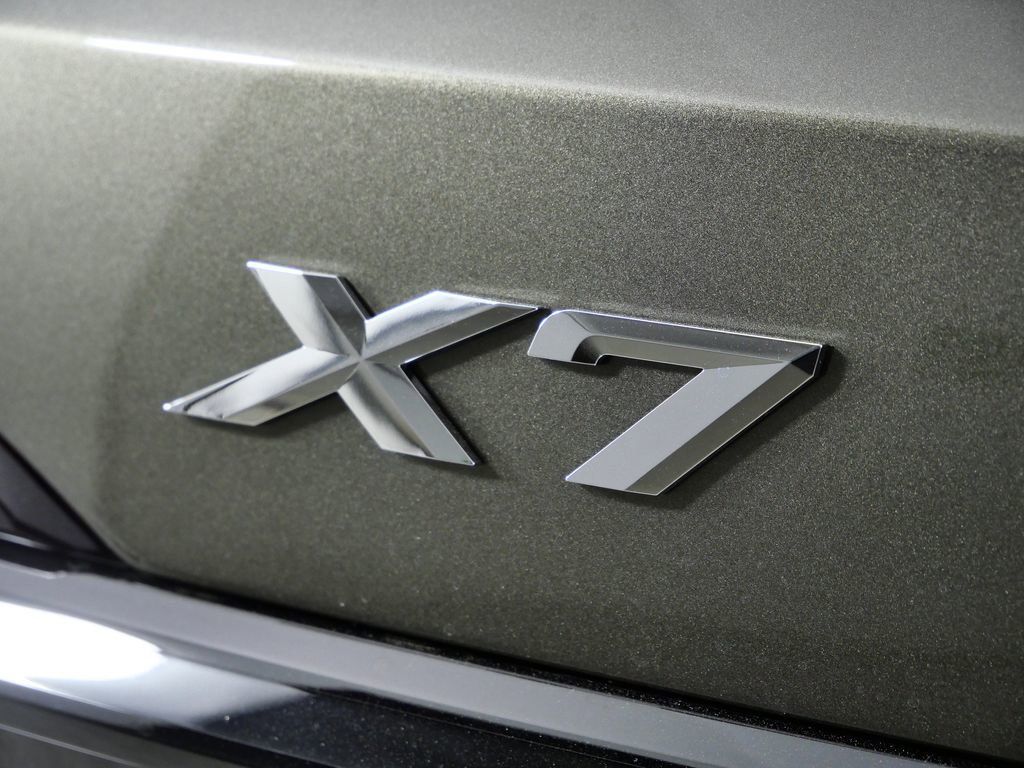 Thumbnail: 2026 BMW X7 - 15