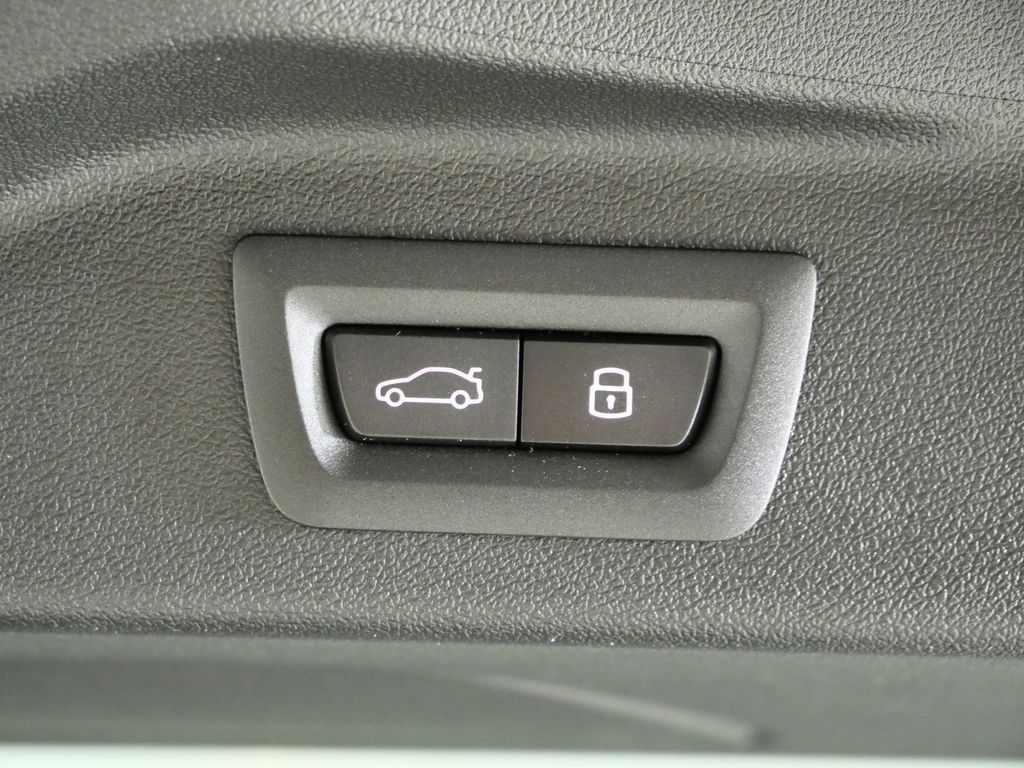 Thumbnail: 2026 BMW X7 - 32