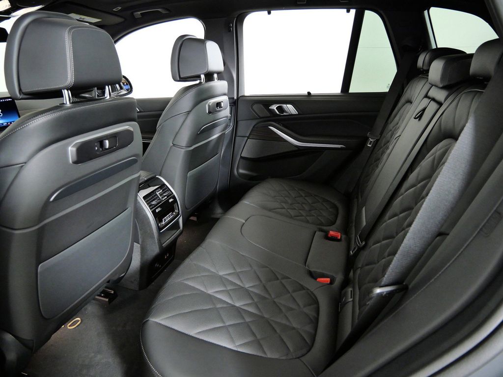 Thumbnail: 2026 BMW X5 - 32