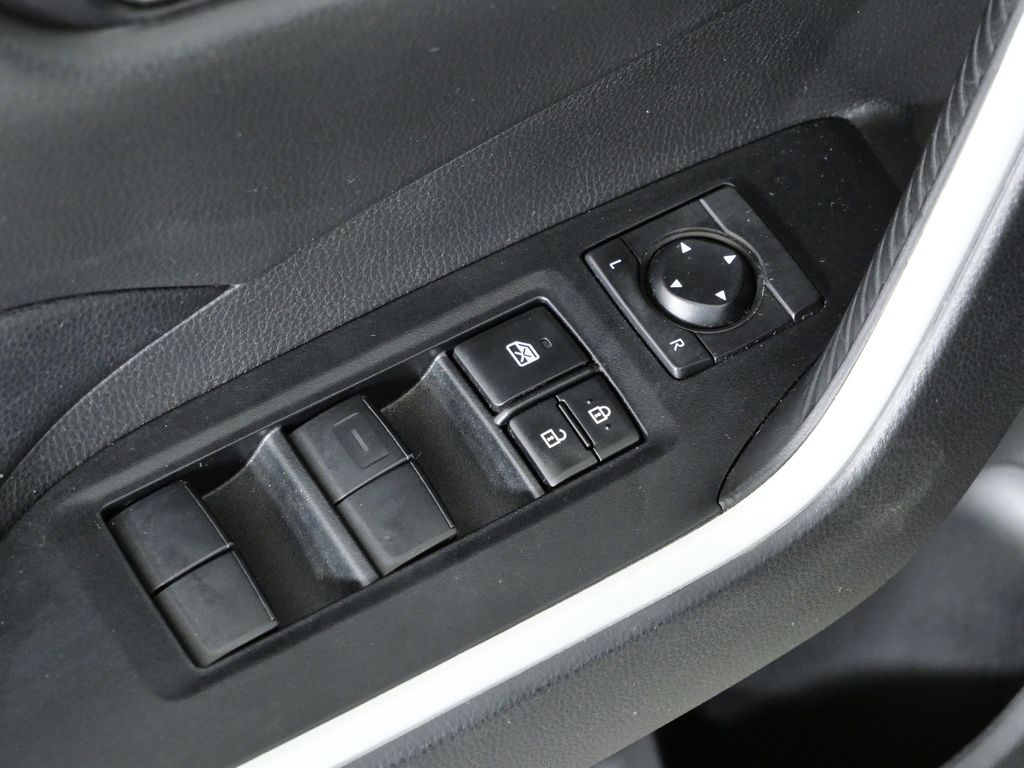 Thumbnail: 2021 Toyota RAV4 - 33