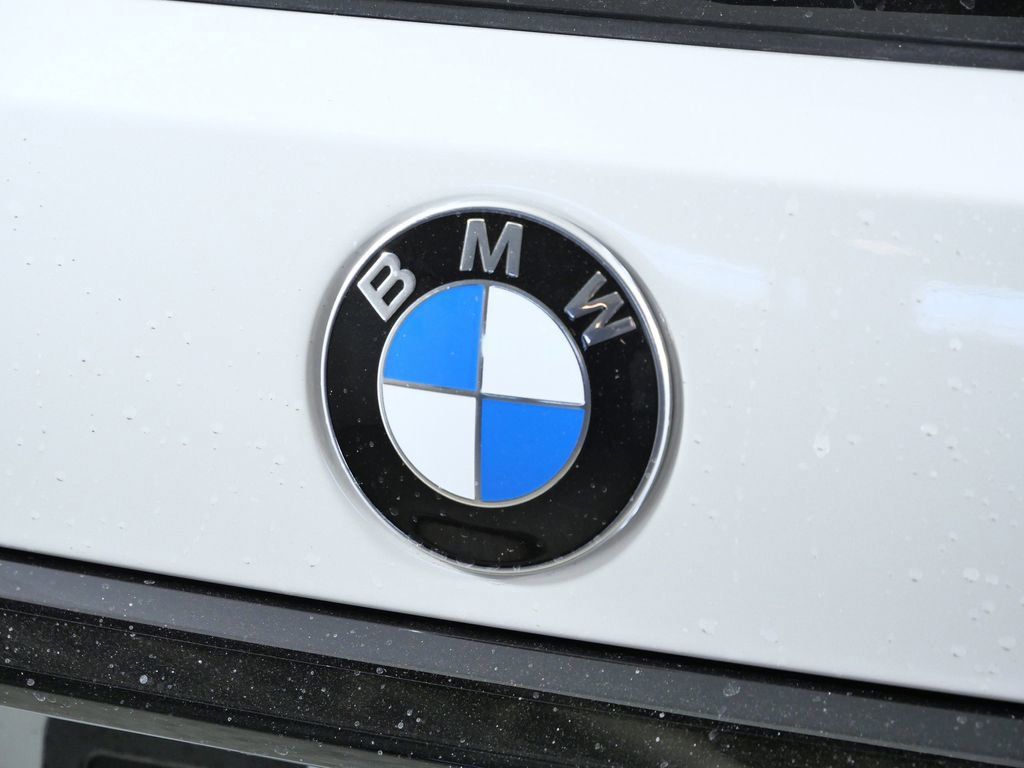 Thumbnail: 2026 BMW X7 - 13