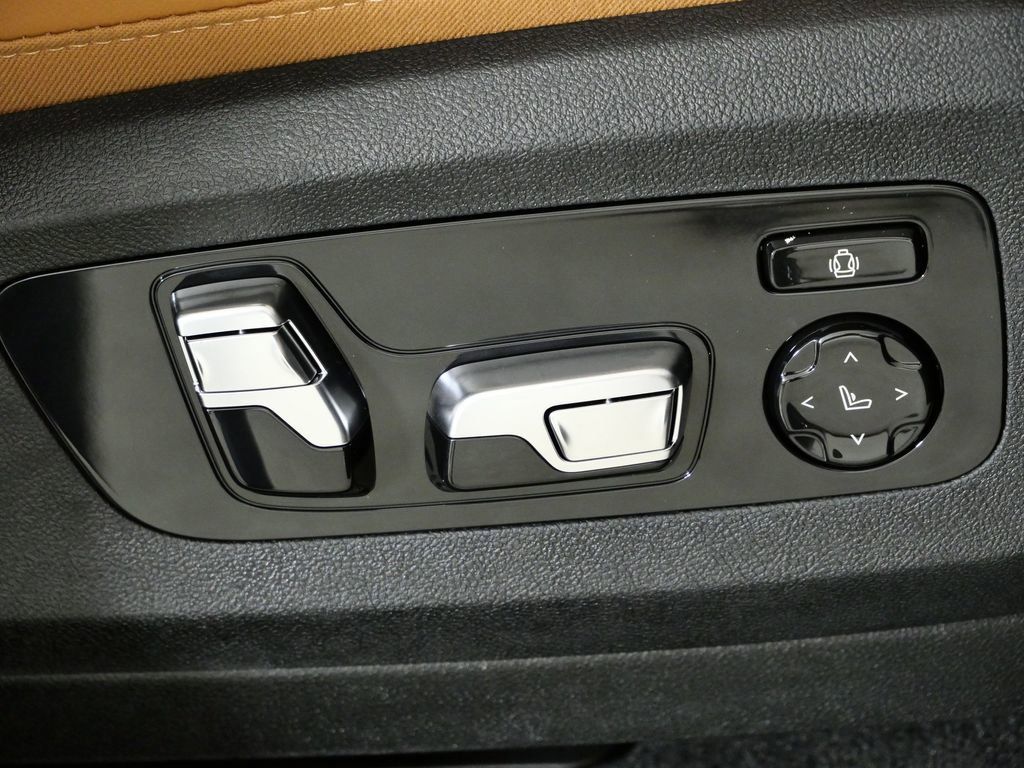 Thumbnail: 2026 BMW X7 - 24