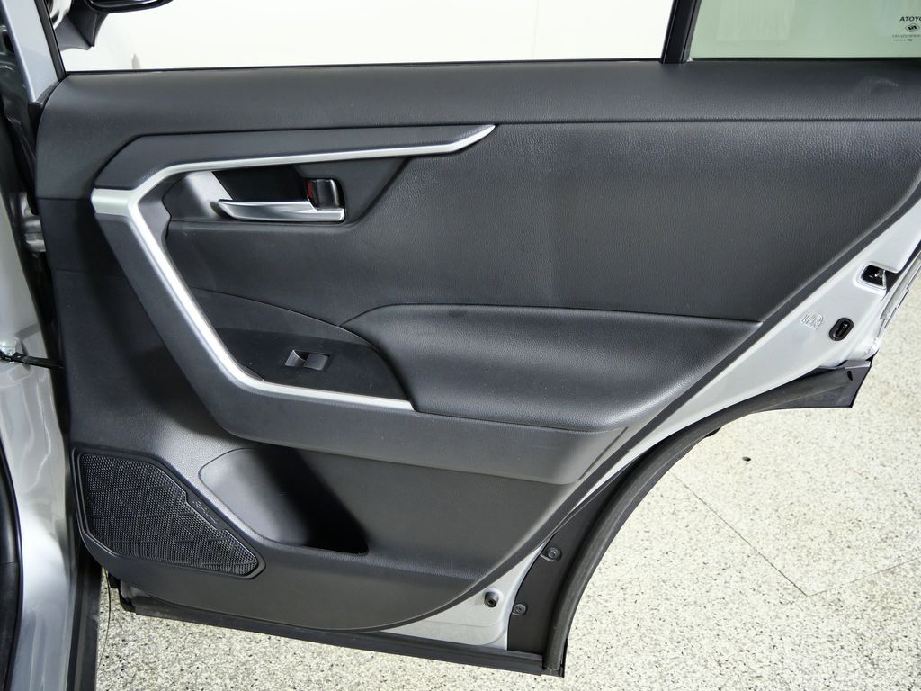 Thumbnail: 2021 Toyota RAV4 - 23