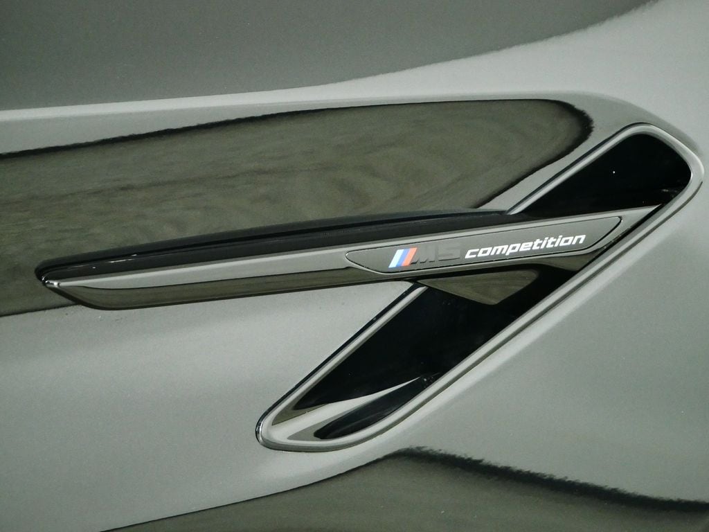 Thumbnail: 2023 BMW M5 - 13