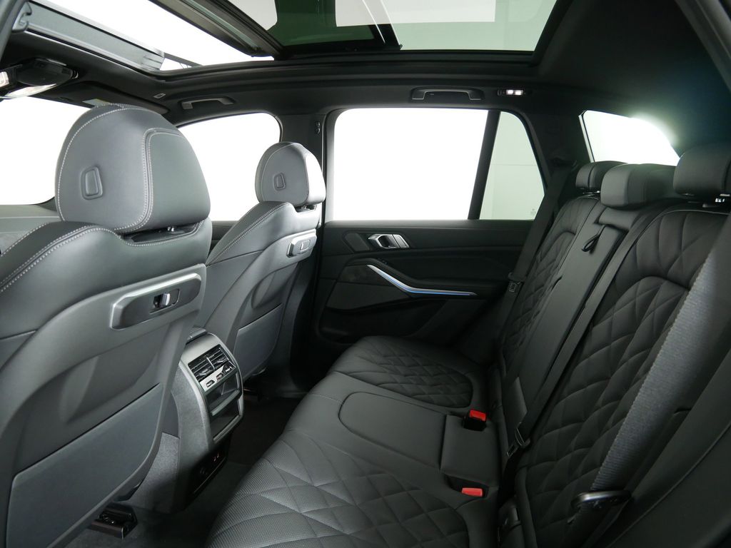 Thumbnail: 2026 BMW X5 - 28