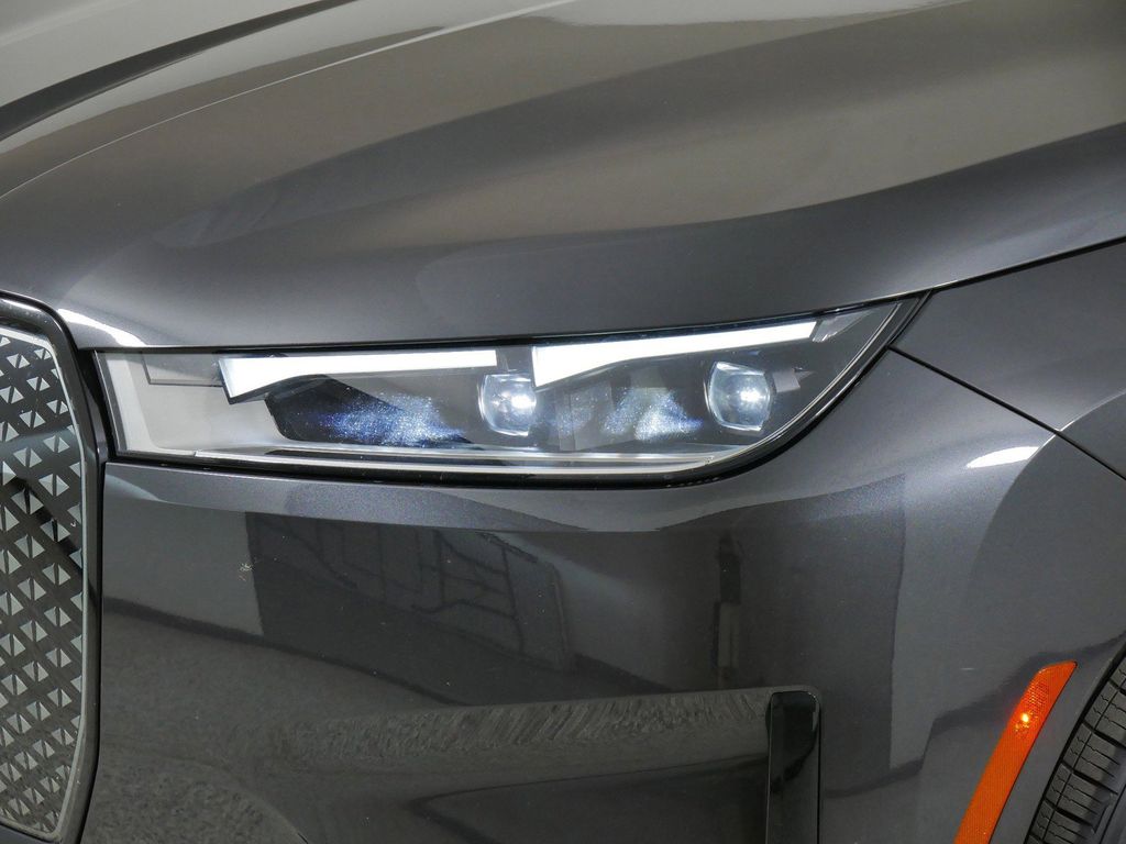 Thumbnail: 2023 BMW iX - 3