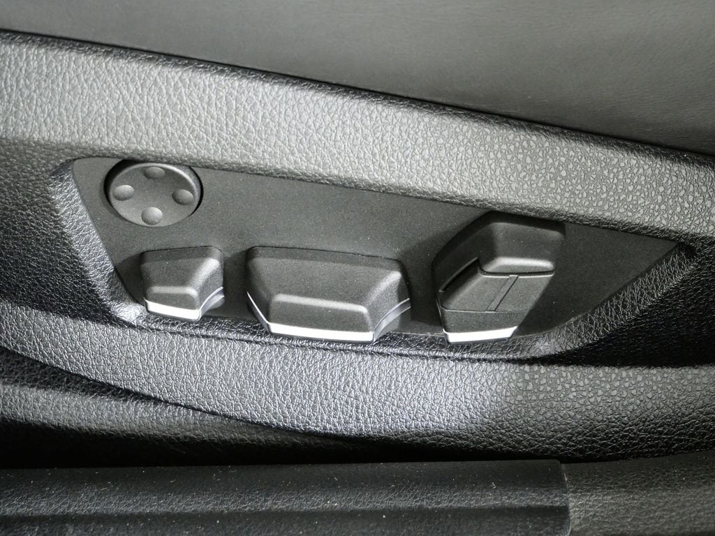 Thumbnail: 2013 BMW M5 - 38