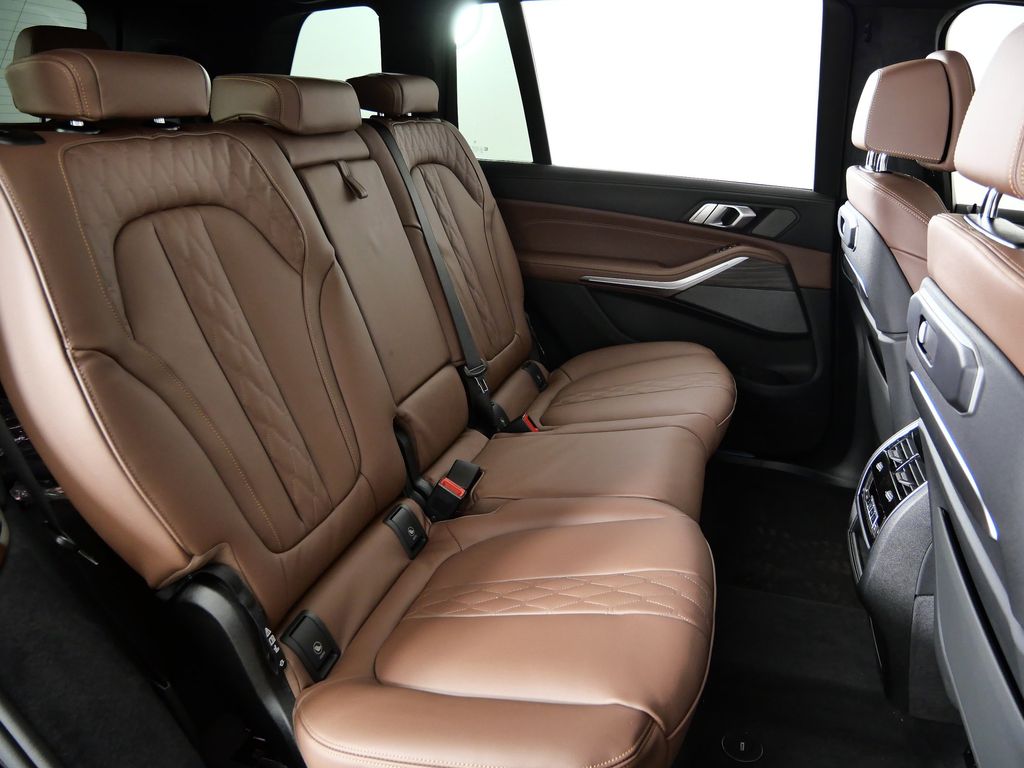 Thumbnail: 2026 BMW X7 - 27