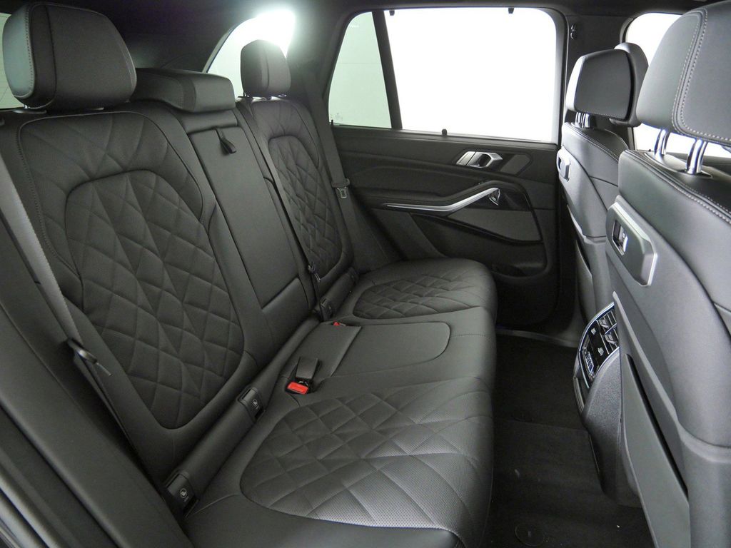 Thumbnail: 2026 BMW X5 - 27