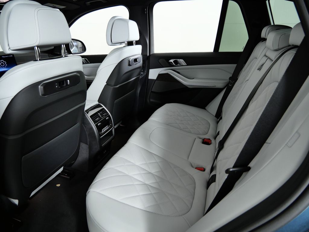 Thumbnail: 2026 BMW X5 - 32