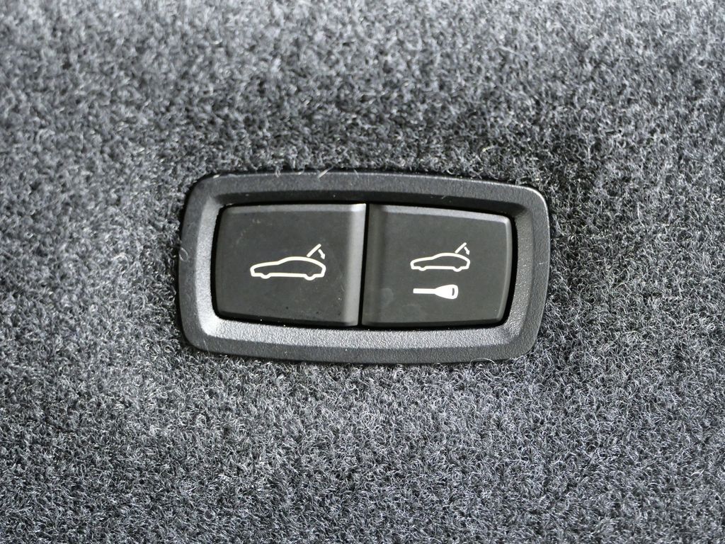 Thumbnail: 2024 Porsche Taycan - 29