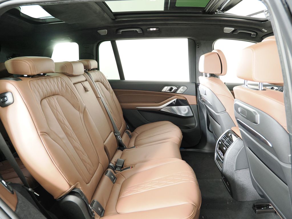 Thumbnail: 2026 BMW X7 - 24