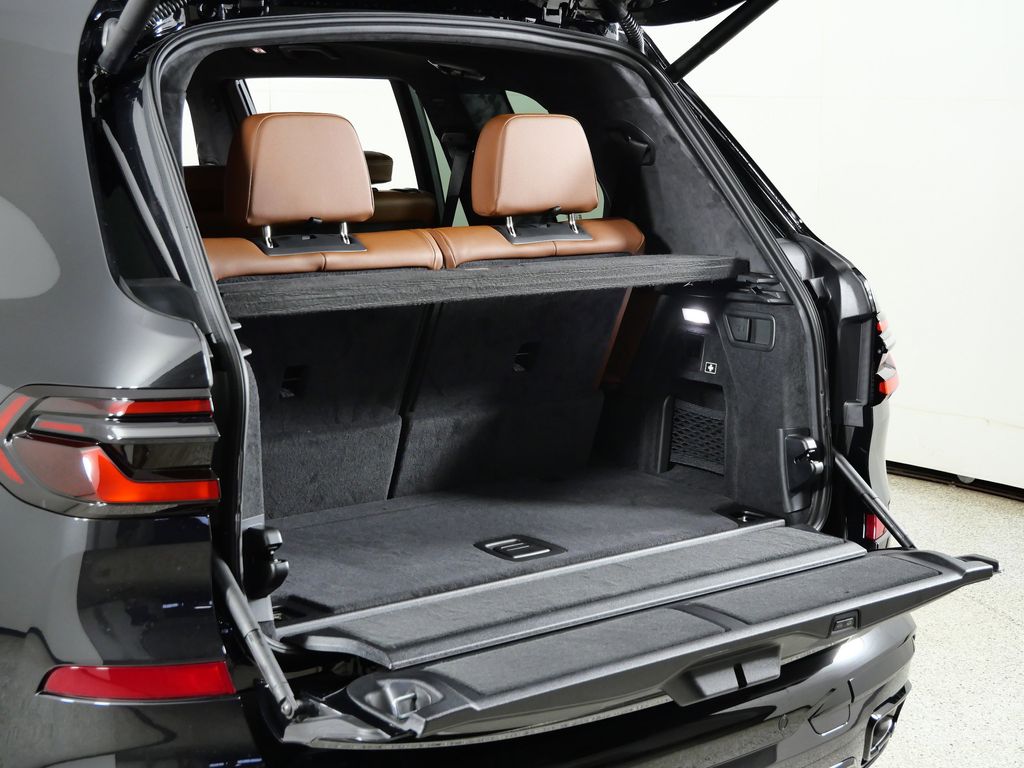 Thumbnail: 2026 BMW X7 - 31