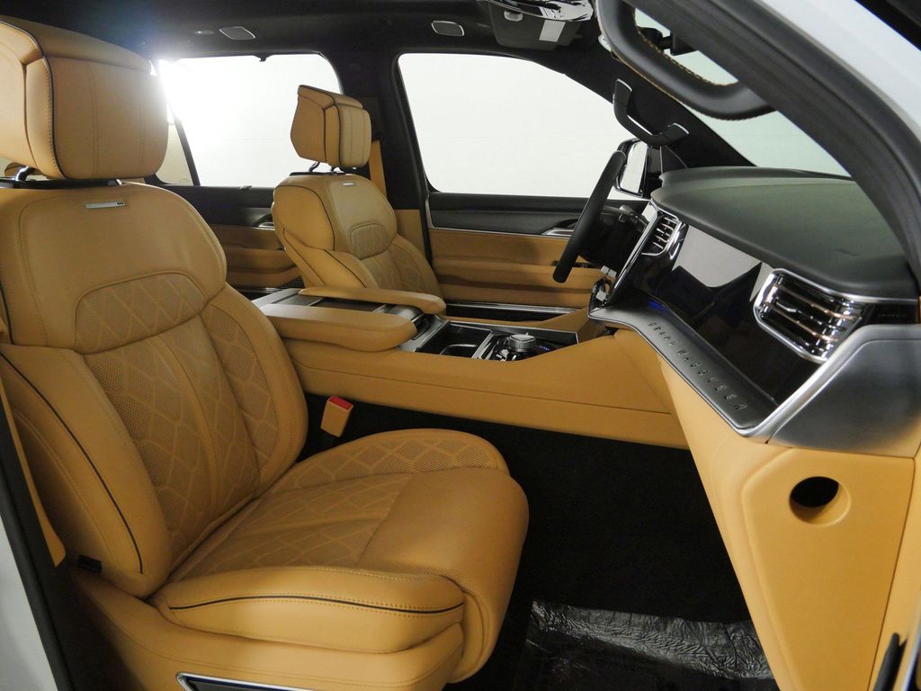 Thumbnail: 2023 Jeep Grand Wagoneer - 21