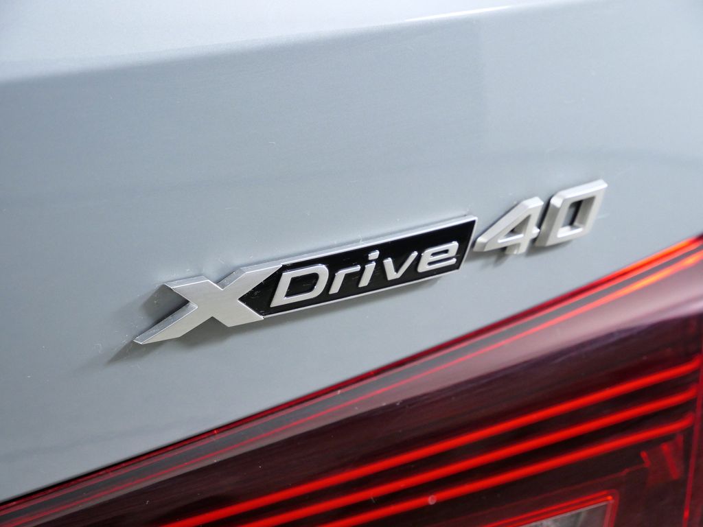 Thumbnail: 2026 BMW i4 - 12