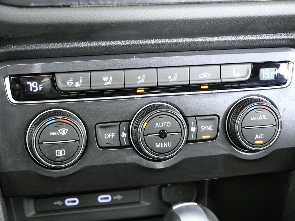 Thumbnail: 2021 Volkswagen Tiguan - 44