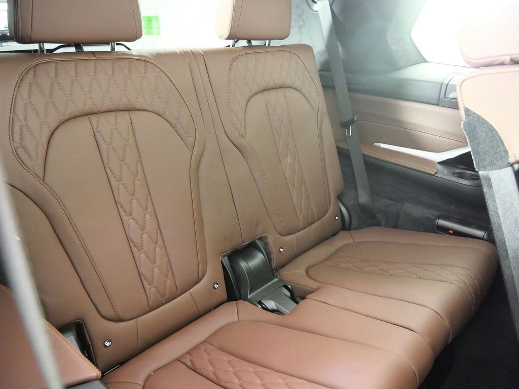 Thumbnail: 2026 BMW X7 - 29