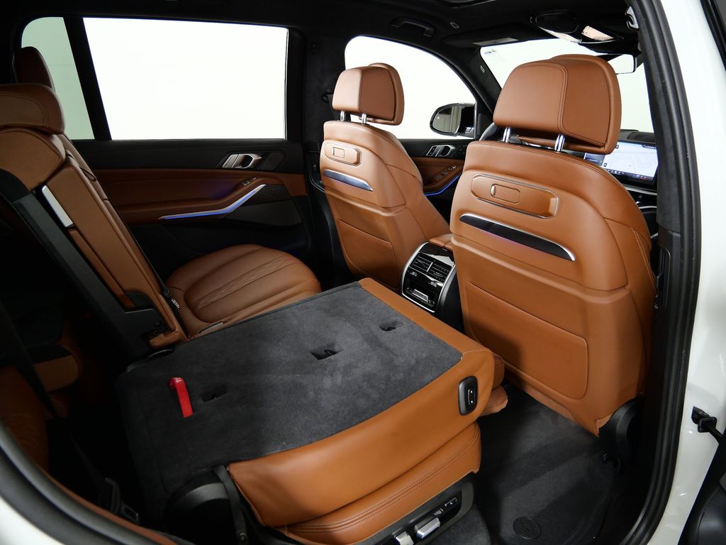 Thumbnail: 2024 BMW X7 - 31