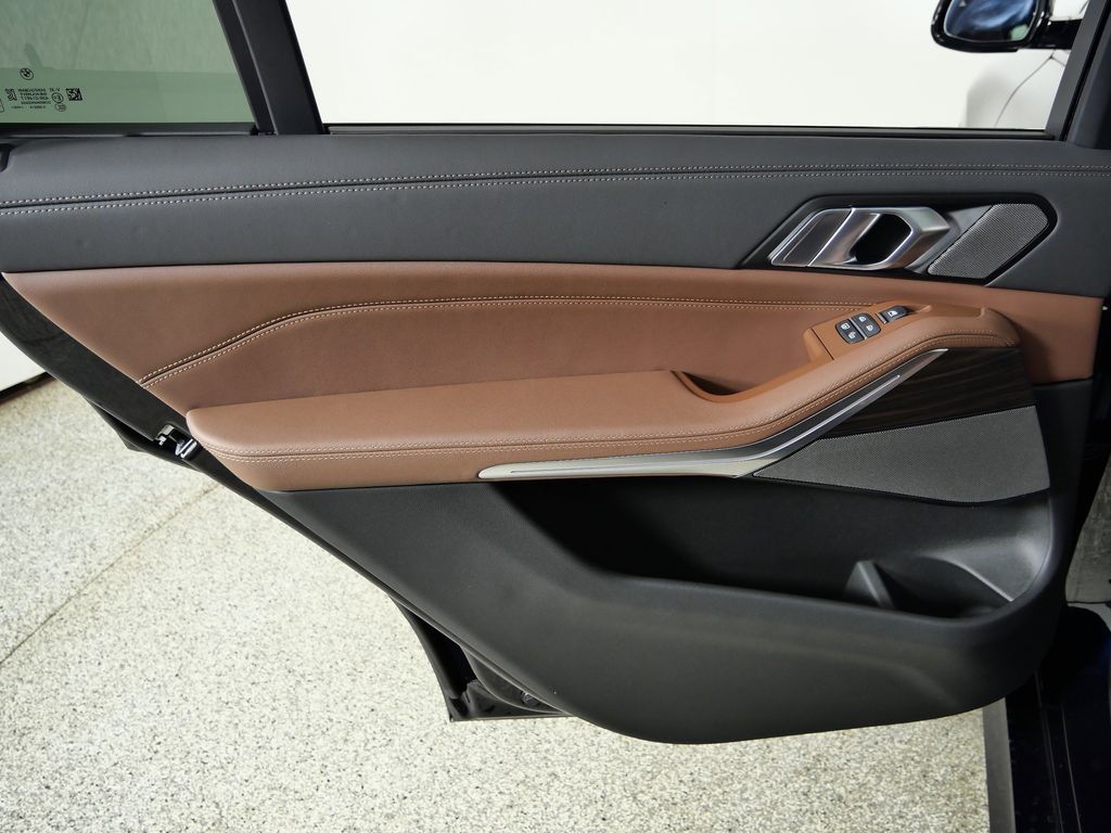 Thumbnail: 2026 BMW X7 - 33