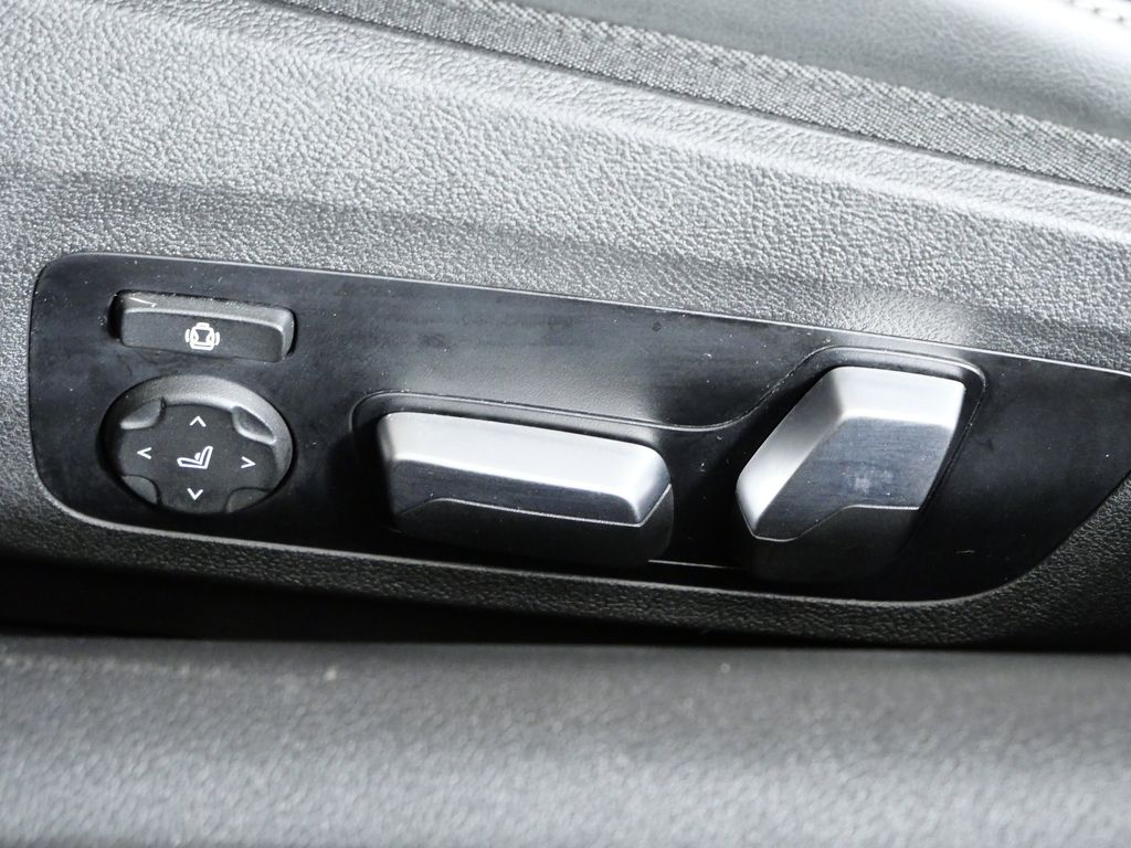 Thumbnail: 2024 BMW 8 Series - 40