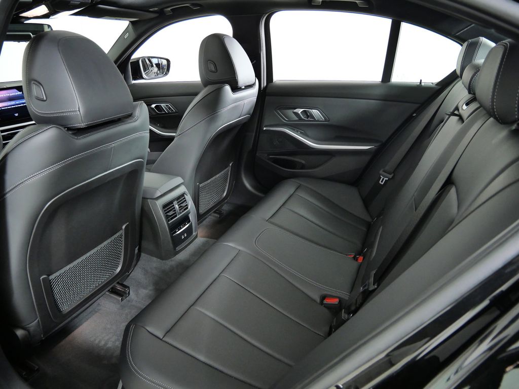 Thumbnail: 2023 BMW 3 Series - 34