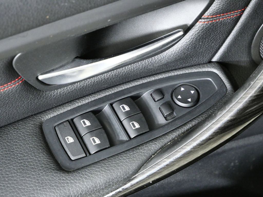 Thumbnail: 2013 BMW 3 Series - 35