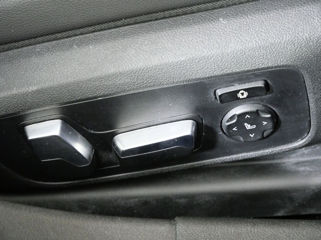 Thumbnail: 2019 BMW 3 Series - 23