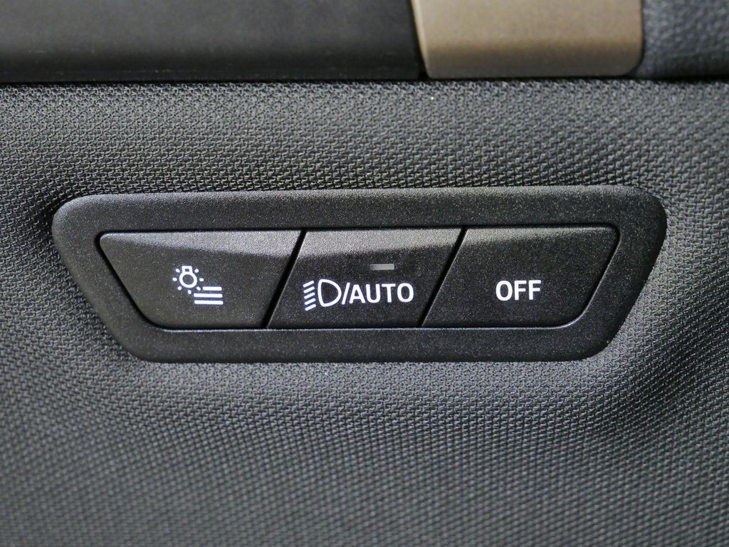 Thumbnail: 2023 BMW iX - 43