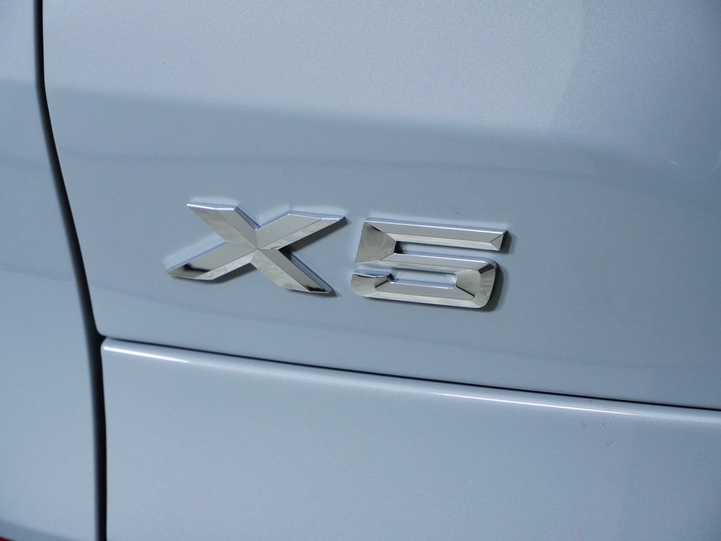 Thumbnail: 2026 BMW X5 - 13