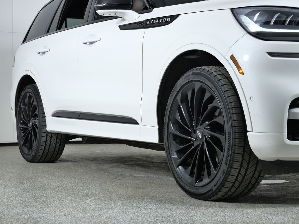 Thumbnail: 2023 Lincoln Aviator - 7