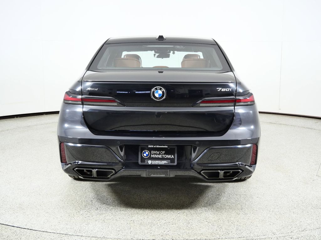 Thumbnail: 2026 BMW 7 Series - 10