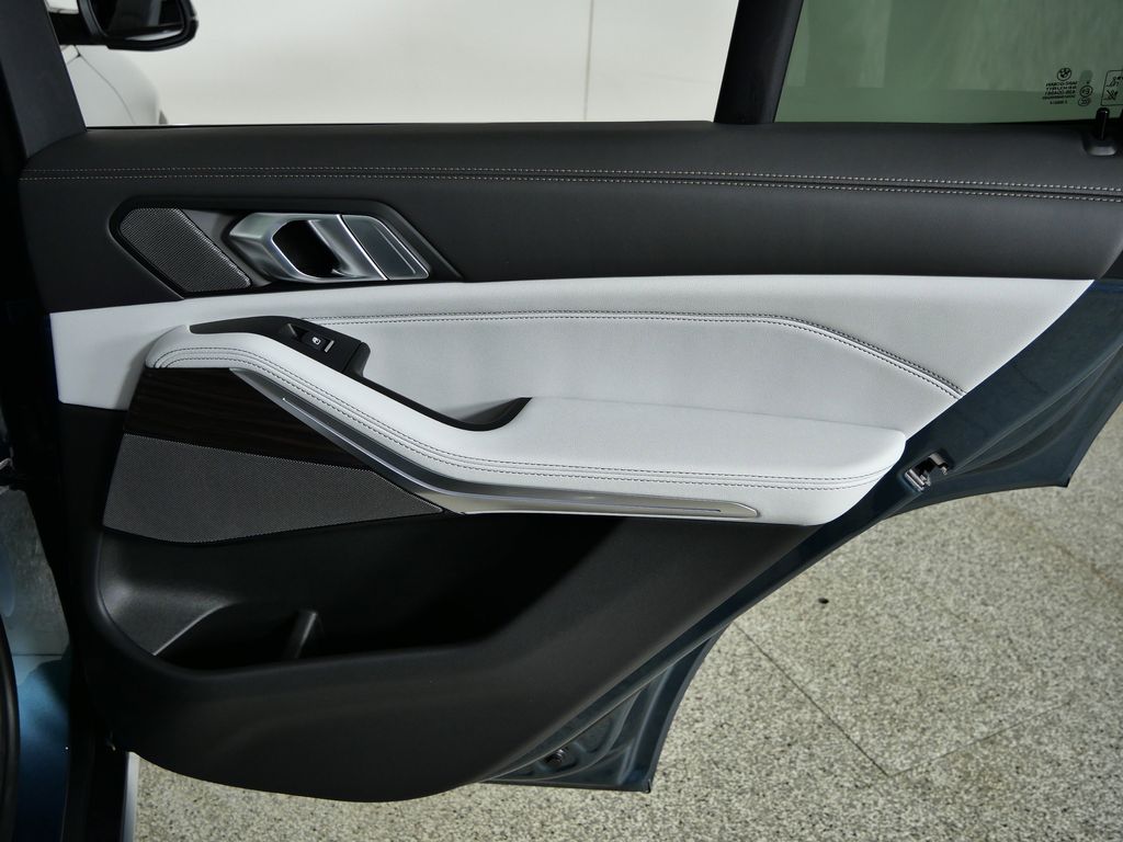 Thumbnail: 2026 BMW X5 - 25