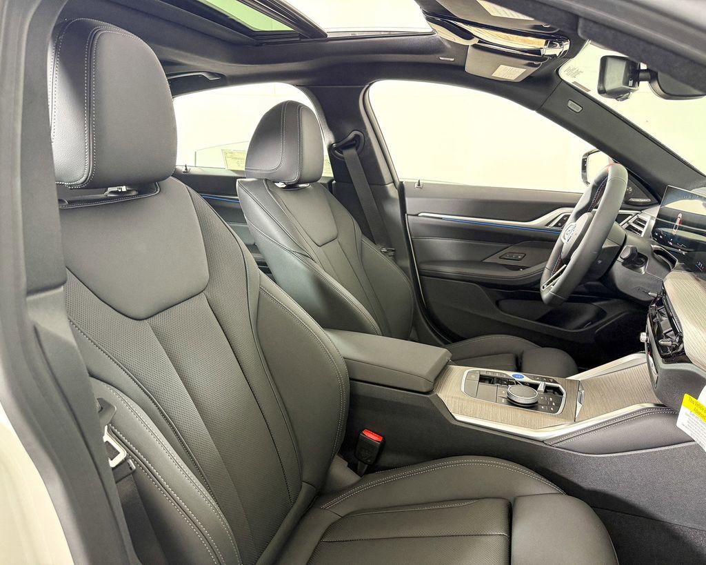 Thumbnail: 2025 BMW i4 - 23