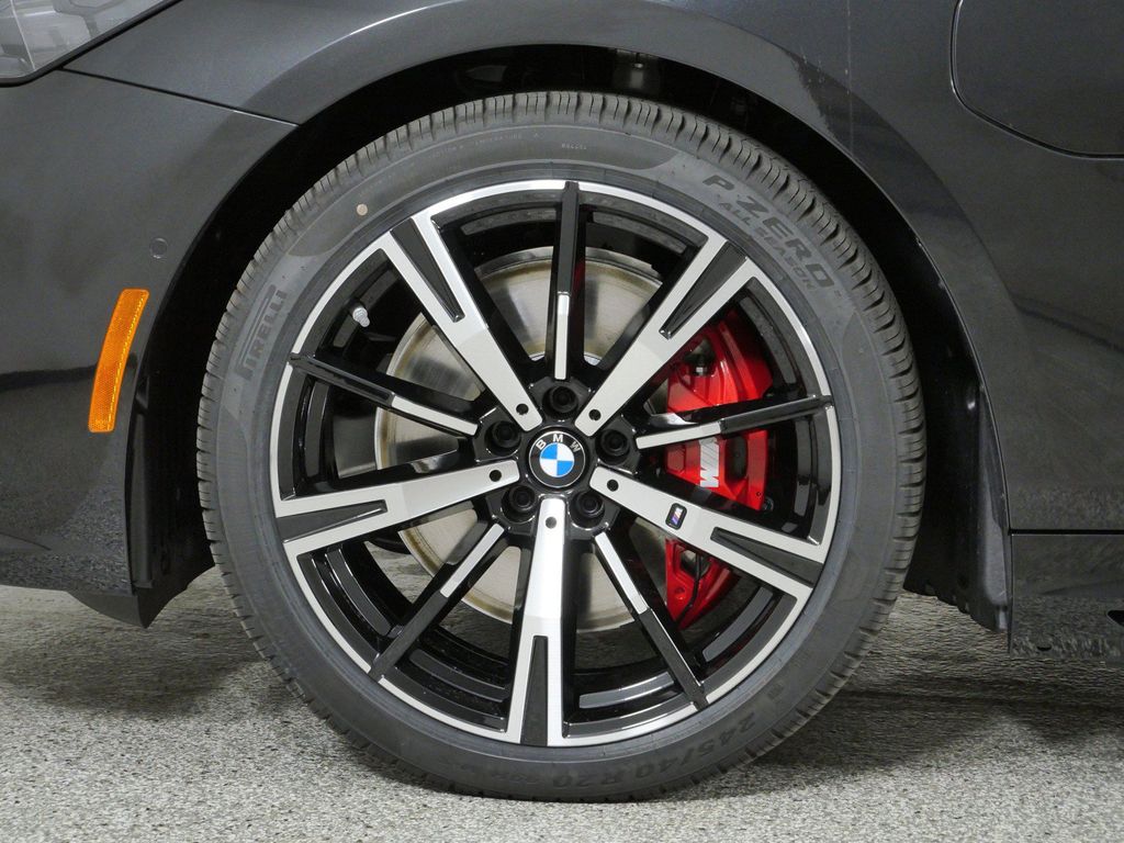 Thumbnail: 2027 BMW 5 Series - 16