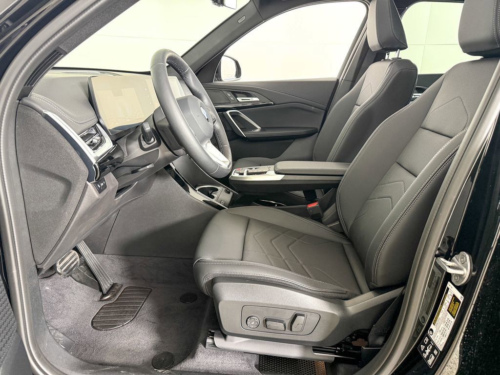 Thumbnail: 2025 BMW X1 - 32