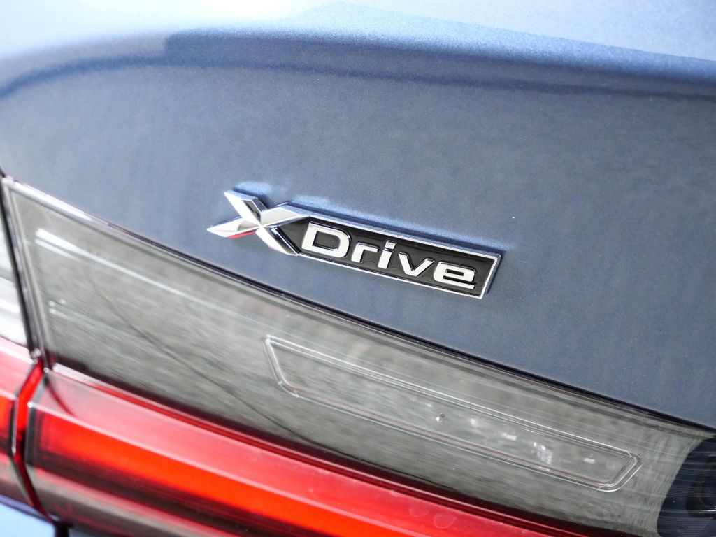 Thumbnail: 2026 BMW 3 Series - 13