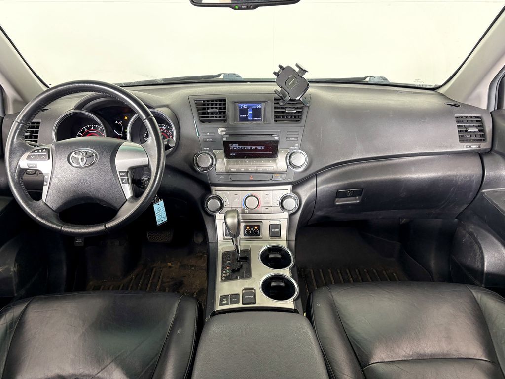 Thumbnail: 2011 Toyota Highlander - 9