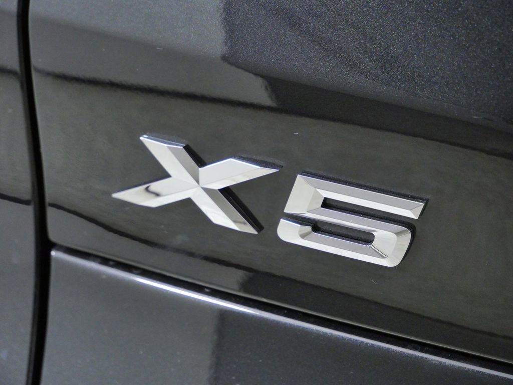 Thumbnail: 2026 BMW X5 - 13