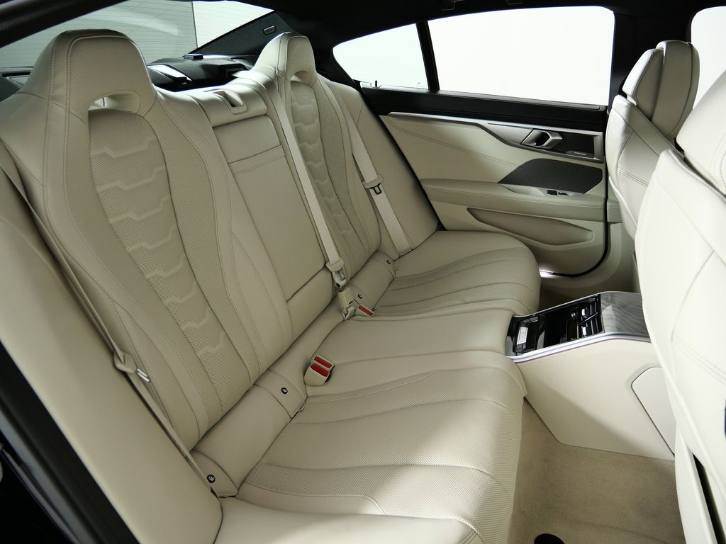 Thumbnail: 2026 BMW 8 Series - 26