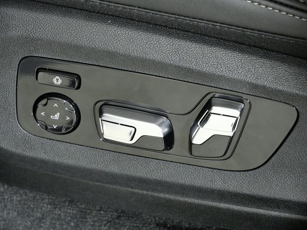 Thumbnail: 2026 BMW X7 - 39