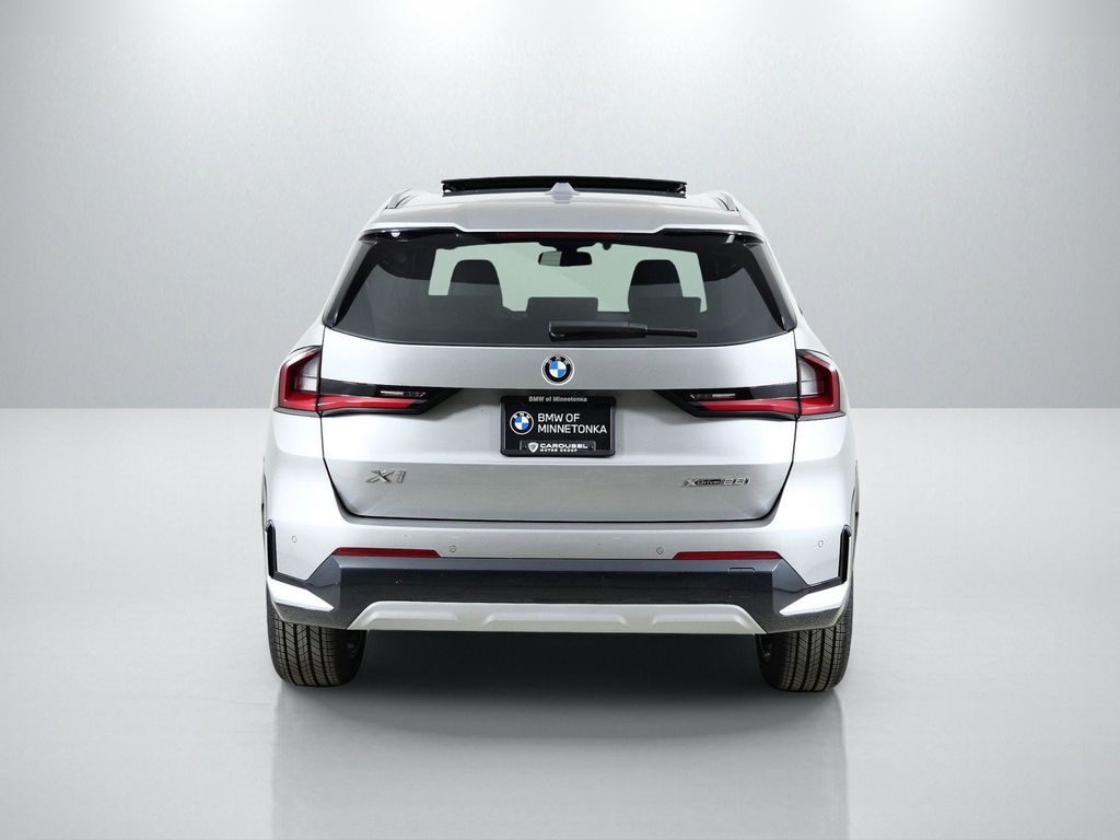 Thumbnail: 2026 BMW X1 - 10