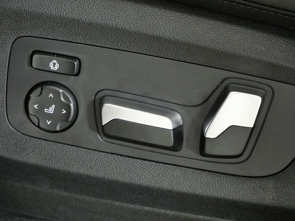 Thumbnail: 2026 BMW X5 - 40