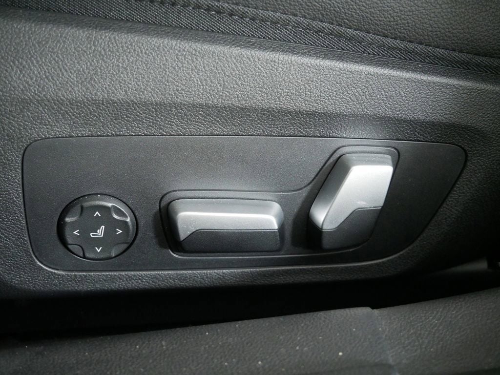 Thumbnail: 2024 BMW i4 - 37