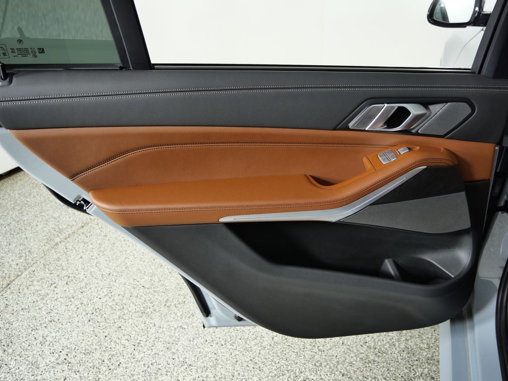 Thumbnail: 2025 BMW X7 - 32