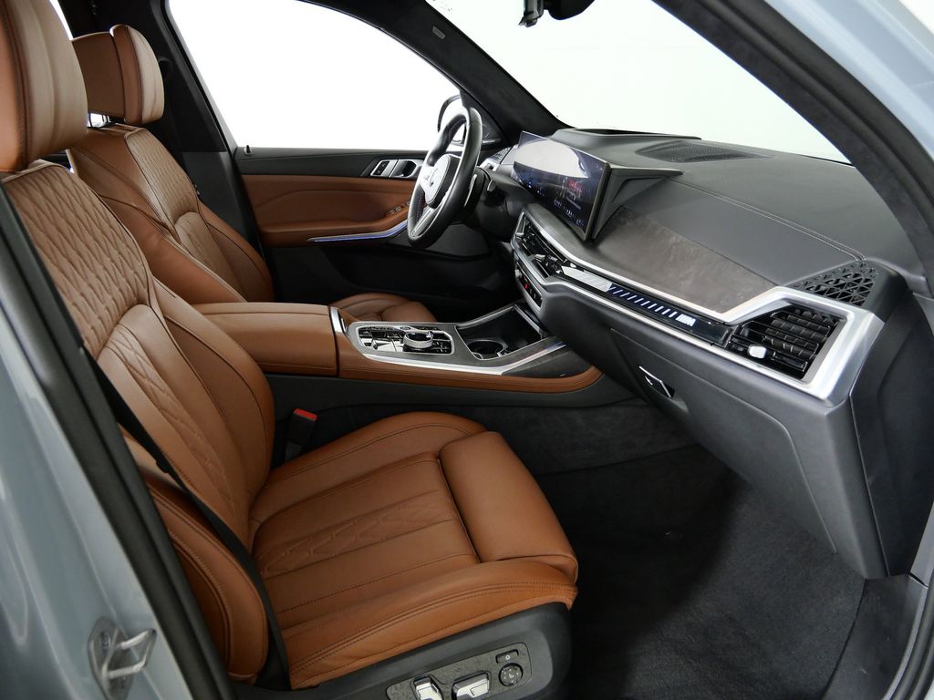 Thumbnail: 2025 BMW X7 - 21