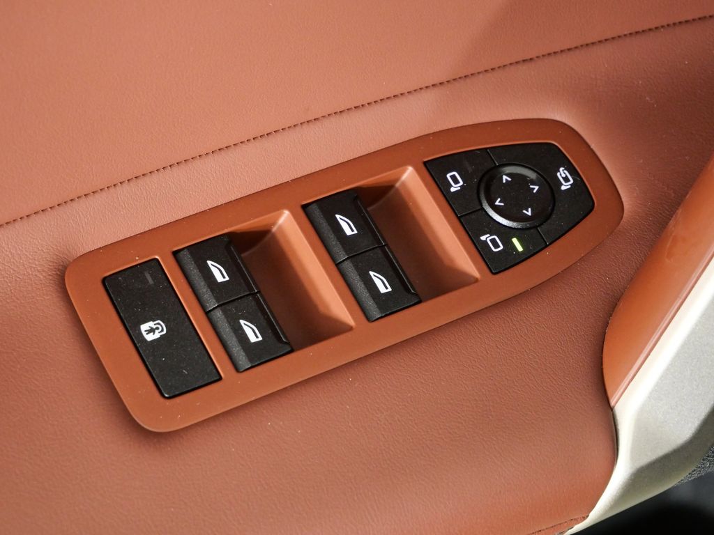 Thumbnail: 2023 BMW iX - 40