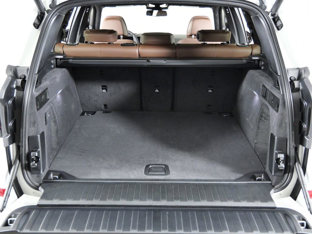 Thumbnail: 2026 BMW X5 - 30