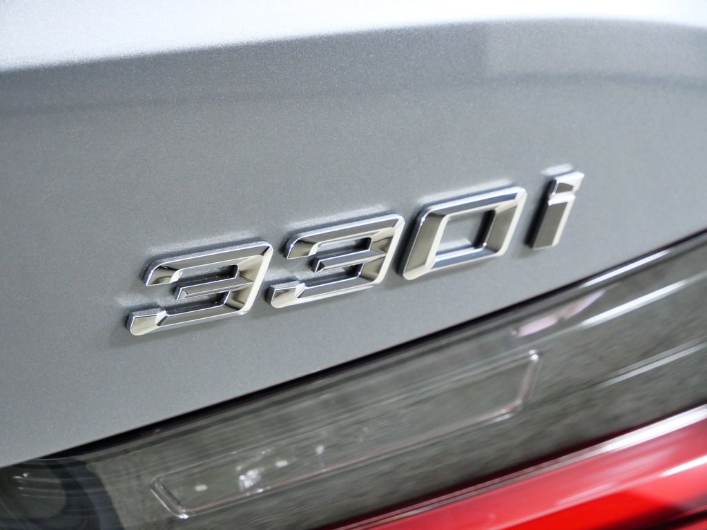 Thumbnail: 2026 BMW 3 Series - 12