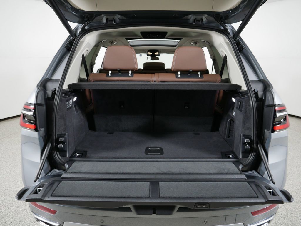 2025 BMW X7 xDrive40i 27